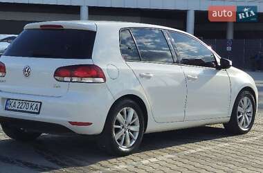 Хэтчбек Volkswagen Golf 2012 в 