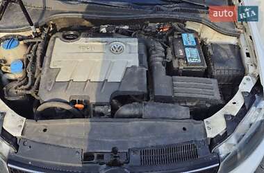Хэтчбек Volkswagen Golf 2012 в 