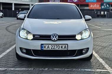 Хэтчбек Volkswagen Golf 2012 в 