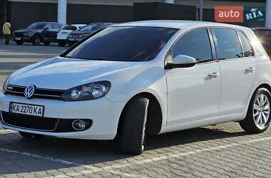 Хэтчбек Volkswagen Golf 2012 в 