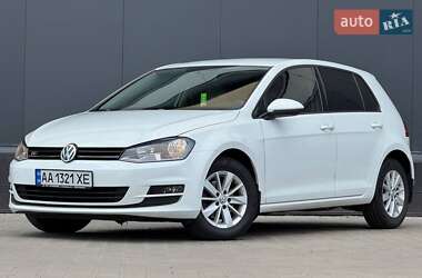 Хэтчбек Volkswagen Golf 2017 в Киеве