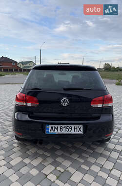 Хэтчбек Volkswagen Golf 2010 в 