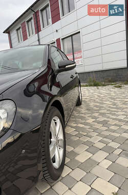 Хэтчбек Volkswagen Golf 2010 в 