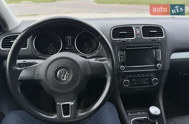 Хэтчбек Volkswagen Golf 2010 в 