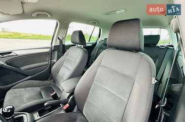 Хетчбек Volkswagen Golf 2009 в 