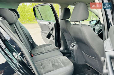 Хетчбек Volkswagen Golf 2009 в 