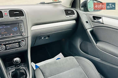Хетчбек Volkswagen Golf 2009 в 