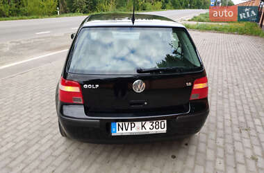 Хетчбек Volkswagen Golf 2003 в 