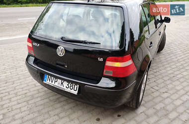 Хетчбек Volkswagen Golf 2003 в 