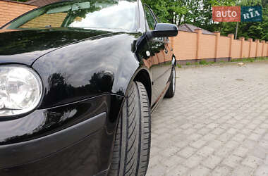 Хетчбек Volkswagen Golf 2003 в 