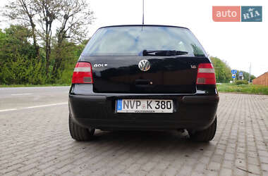 Хетчбек Volkswagen Golf 2003 в 