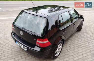 Хетчбек Volkswagen Golf 2003 в 