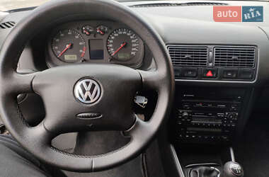 Хетчбек Volkswagen Golf 2003 в 