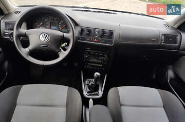 Хетчбек Volkswagen Golf 2003 в 