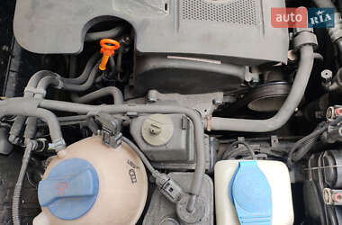 Хетчбек Volkswagen Golf 2003 в 