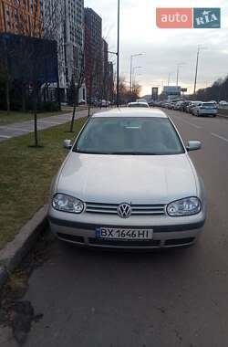 Хетчбек Volkswagen Golf 2003 в Києві