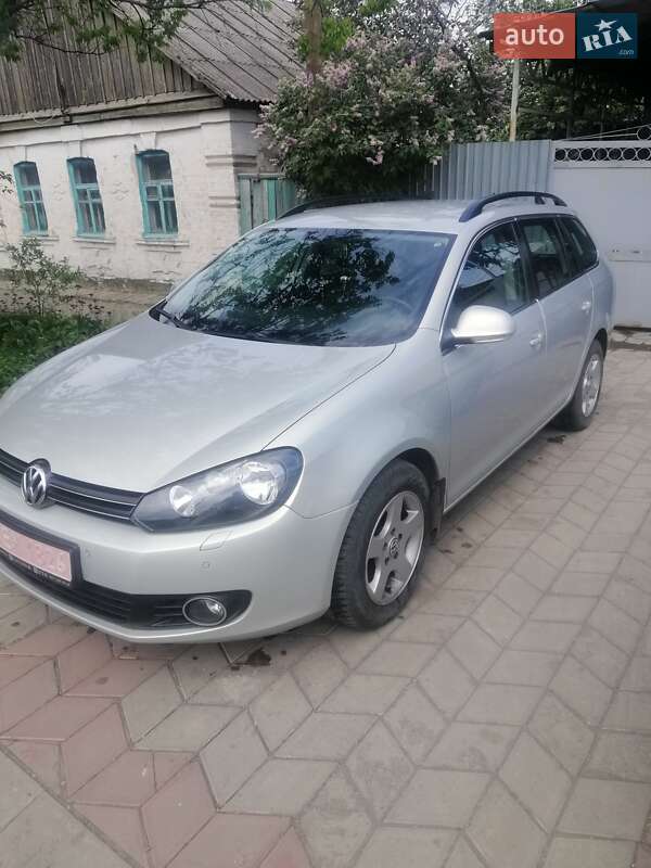 Универсал Volkswagen Golf 2010 в 
