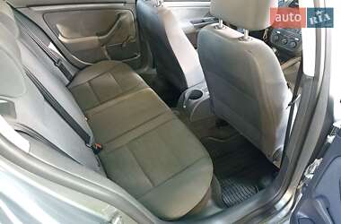 Хетчбек Volkswagen Golf 2005 в 
