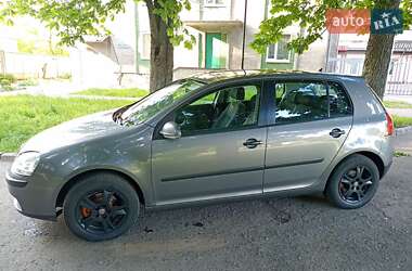 Хетчбек Volkswagen Golf 2005 в 