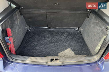 Хетчбек Volkswagen Golf 2003 в 