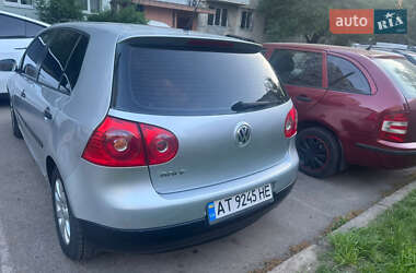 Хетчбек Volkswagen Golf 2005 в 