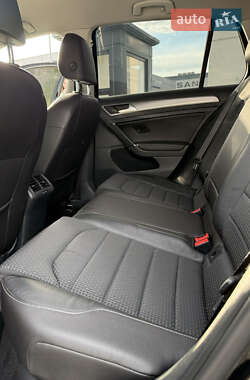 Хэтчбек Volkswagen Golf 2015 в 