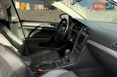 Хэтчбек Volkswagen Golf 2015 в 