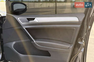 Хэтчбек Volkswagen Golf 2015 в 
