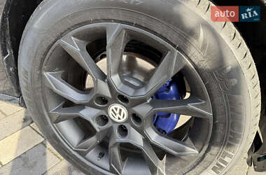 Хэтчбек Volkswagen Golf 2015 в 