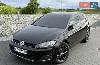 Хэтчбек Volkswagen Golf 2015 в 