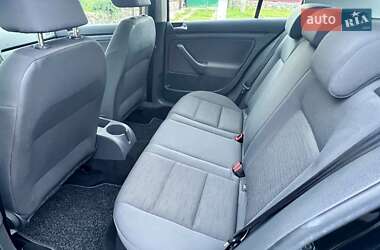 Хетчбек Volkswagen Golf 2008 в 