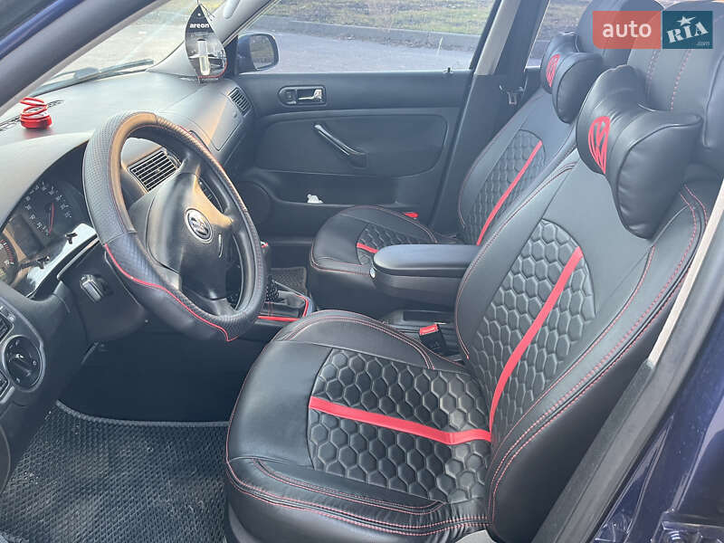Хетчбек Volkswagen Golf 2002 в Мерефа