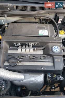 Хетчбек Volkswagen Golf 2001 в 