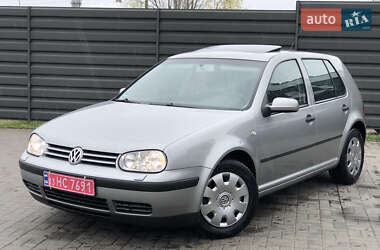 Хетчбек Volkswagen Golf 2002 в Києві
