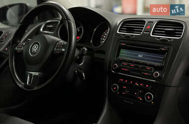 Хэтчбек Volkswagen Golf 2012 в 