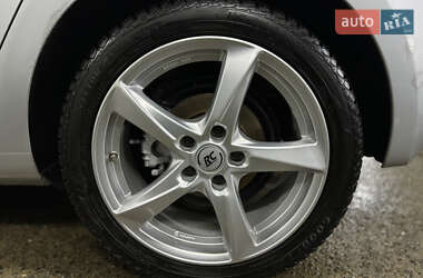 Хэтчбек Volkswagen Golf 2012 в 