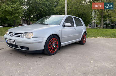 Хетчбек Volkswagen Golf 2002 в Рівному