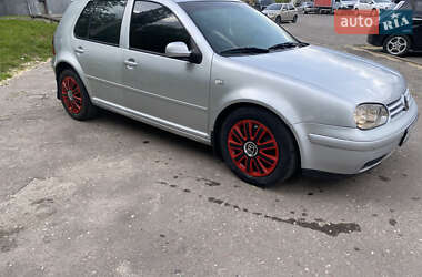 Хэтчбек Volkswagen Golf 2002 в 