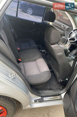 Хэтчбек Volkswagen Golf 2002 в 