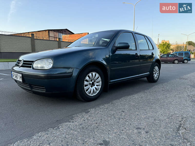 Хетчбек Volkswagen Golf 2000 в Запоріжжі