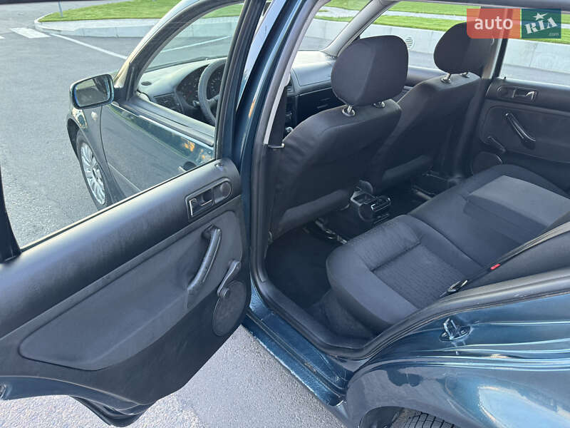 Хетчбек Volkswagen Golf 2000 в Запоріжжі