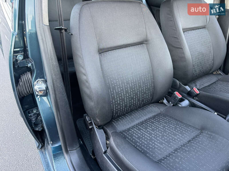 Хетчбек Volkswagen Golf 2000 в Запоріжжі