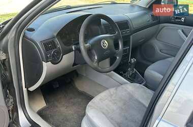 Хэтчбек Volkswagen Golf 2001 в 