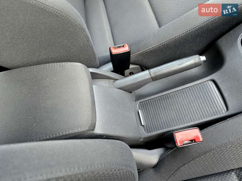 Хетчбек Volkswagen Golf 2006 в Полтаві