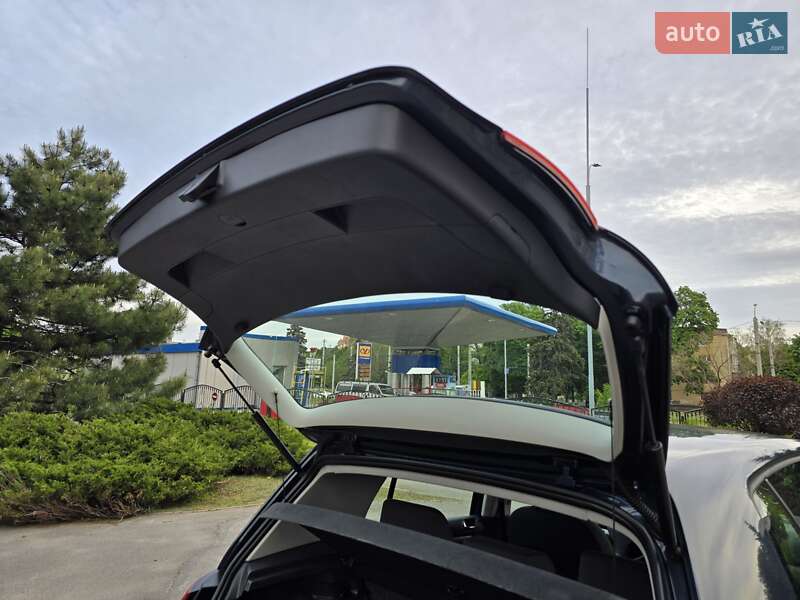 Хетчбек Volkswagen Golf 2006 в Полтаві