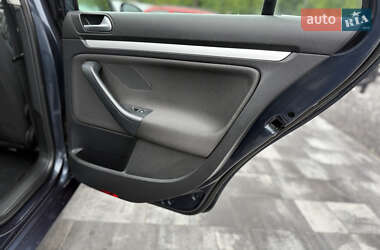 Універсал Volkswagen Golf 2010 в 