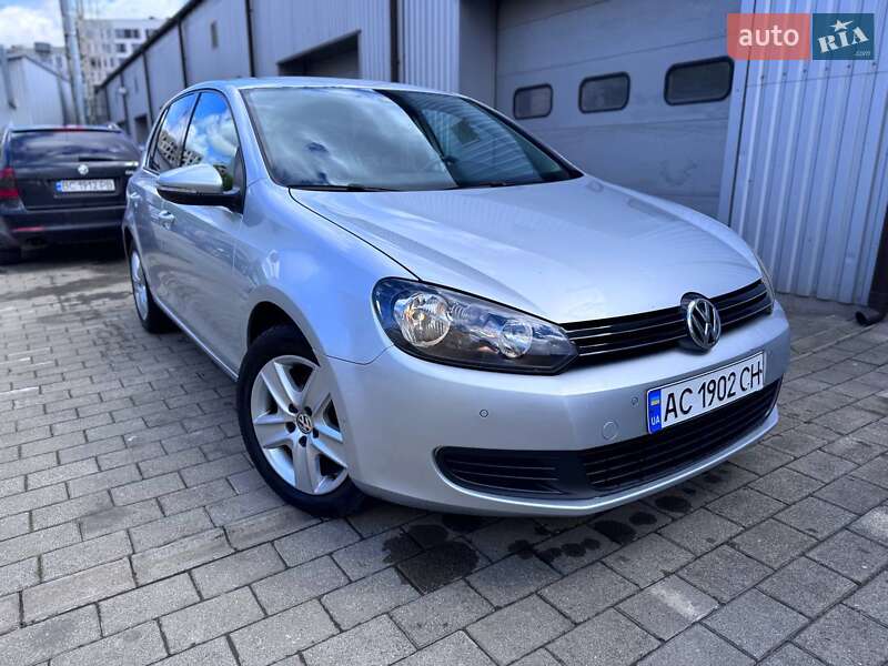 Хетчбек Volkswagen Golf 2010 в 