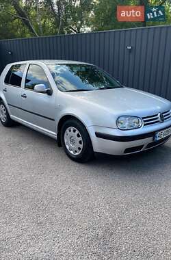 Хэтчбек Volkswagen Golf 2002 в Днепре