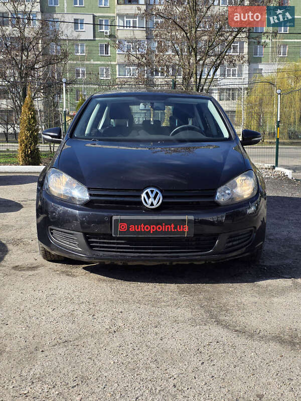 Хетчбек Volkswagen Golf 2011 в 