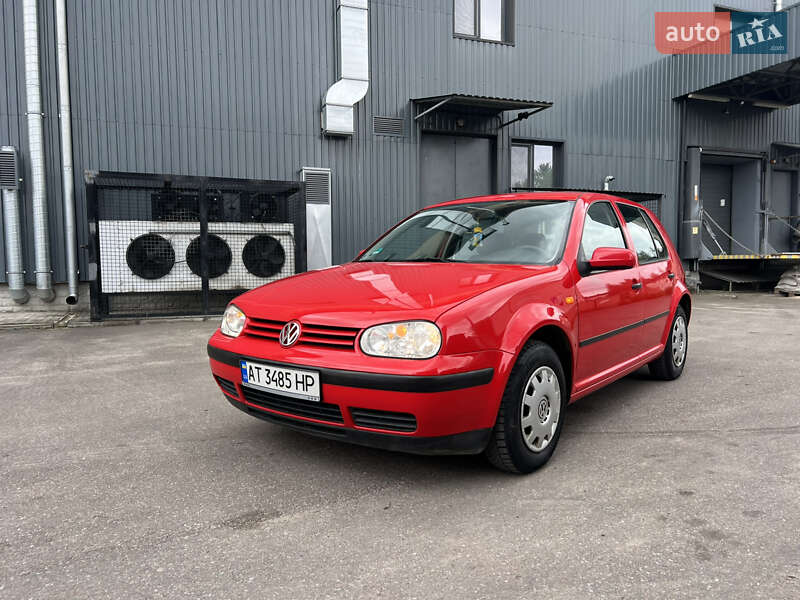 Хетчбек Volkswagen Golf 1998 в 